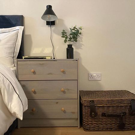 Smart 4K Tvs In All Bedrooms Double Vanity Sink Belfast Dış mekan fotoğraf