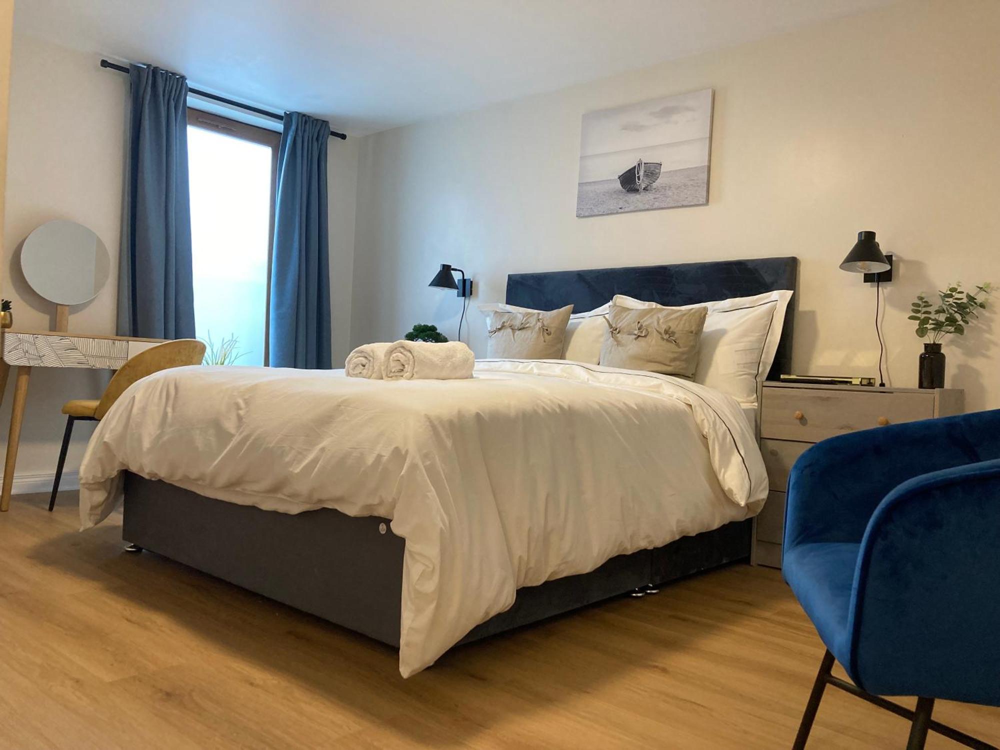 Smart 4K Tvs In All Bedrooms Double Vanity Sink Belfast Dış mekan fotoğraf
