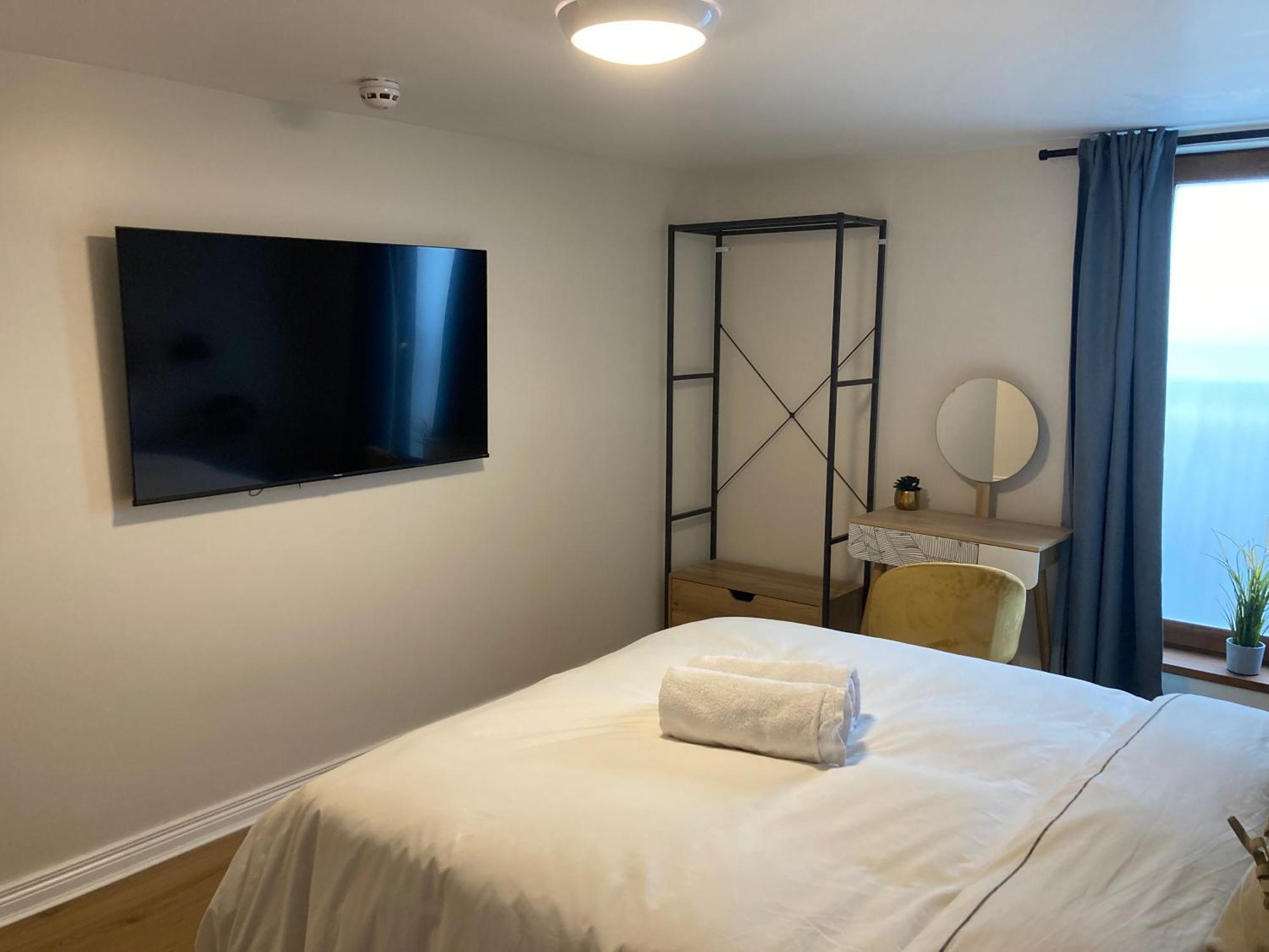 Smart 4K Tvs In All Bedrooms Double Vanity Sink Belfast Dış mekan fotoğraf