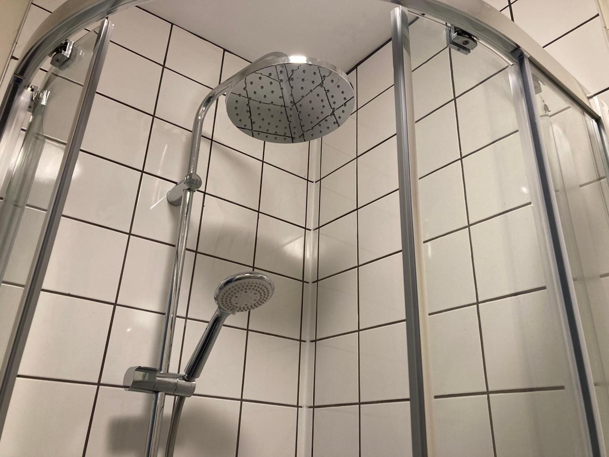 Smart 4K Tvs In All Bedrooms Double Vanity Sink Belfast Dış mekan fotoğraf