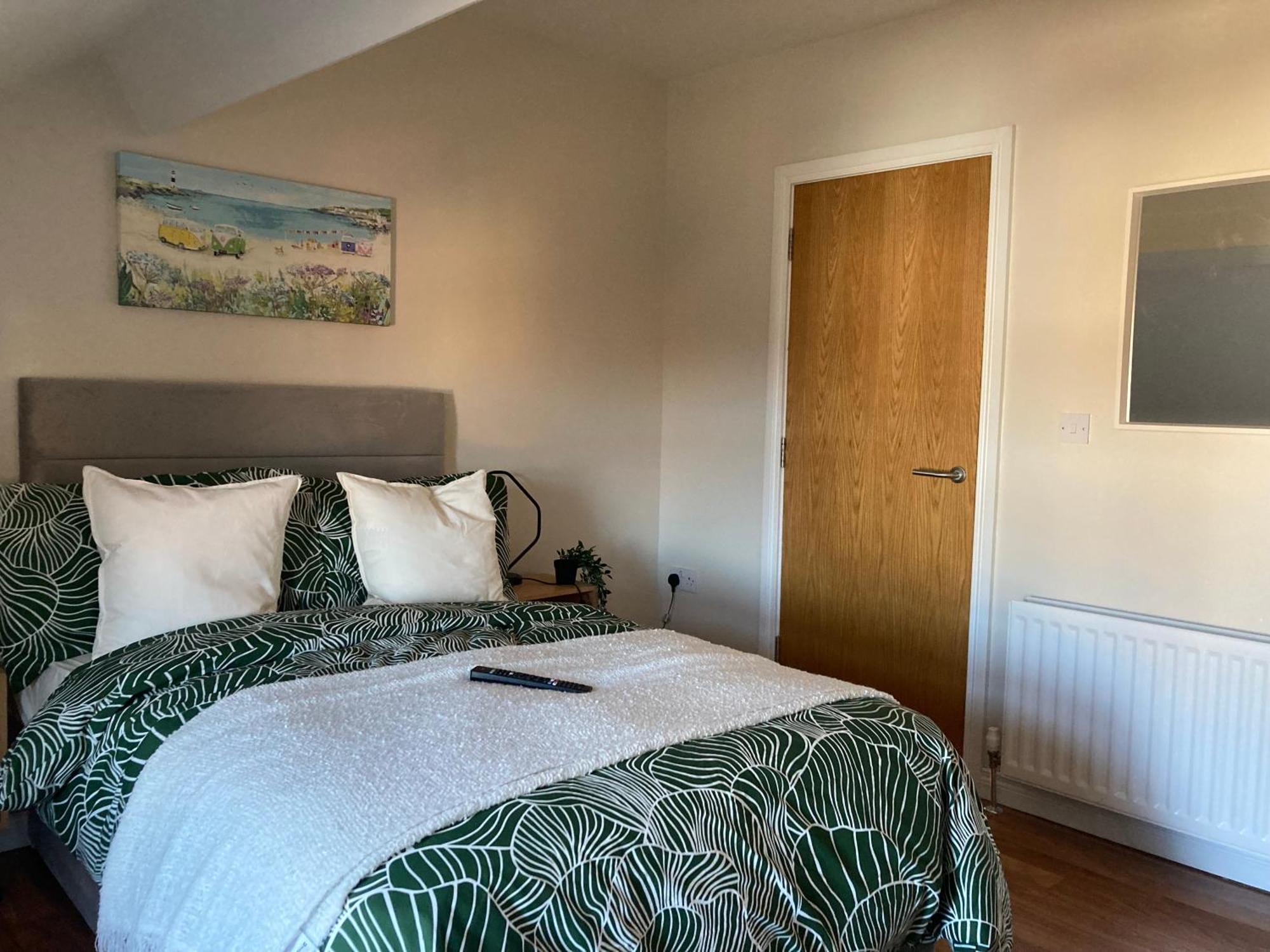 Smart 4K Tvs In All Bedrooms Double Vanity Sink Belfast Dış mekan fotoğraf